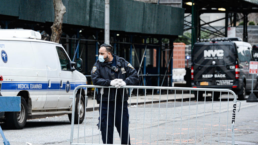 March 25, 2020, New York Manhattan, USA: NYPD securing at the Makeshift morgue entrance. Makeshift morgue outside Bellevue Hospital in Manhattan on Tuesday to deal with a potential surge of coronavirus victims. . 03/25/20. New York Manhattan. . New Y