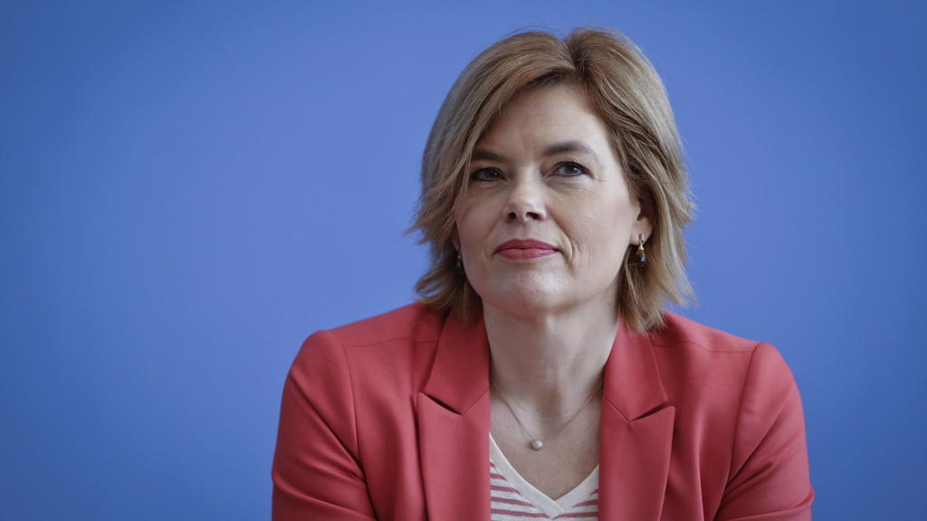 17.03.2020, Berlin, Deutschland - Pressekonferenz: Auswirkungen des Corona-Virus auf die Ernaehrungsindustrie, Landwirtschaft und den Lebensmitteleinzelhandel. Foto: Julia Kloeckner, CDU, Bundesministerin fuer Ernaehrung und Landwirtschaft. *** 17 0