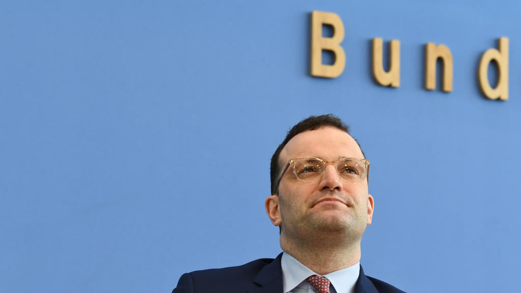 26.03.2020, Berlin: Bundesgesundheitsminister Jens Spahn spricht auf einer Pressekonferenz zum Thema Bekämpfung des Coronavirus. Foto: Annegret Hilse/Reuters-Pool/dpa +++ dpa-Bildfunk +++