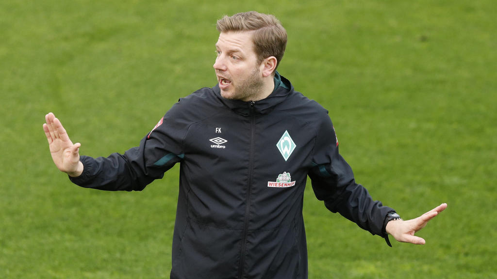 ARCHIV - 03.01.2020, Spanien, Palma: Fußball: Bundesliga, Trainingslager SV Werder Bremen auf dem Trainingsgelände des RCD Mallorca. Florian Kohfeldt, Trainer des SV Werder Bremen, gestikuliert auf dem Platz. (zu dpa "Kohfeldt fehlt bei Werder-Traini