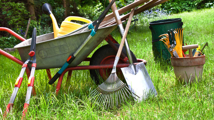 Frühjahrsputz: Bevor es in den Garten geht, sollten alle Geräte gereinigt und gepflegt werden