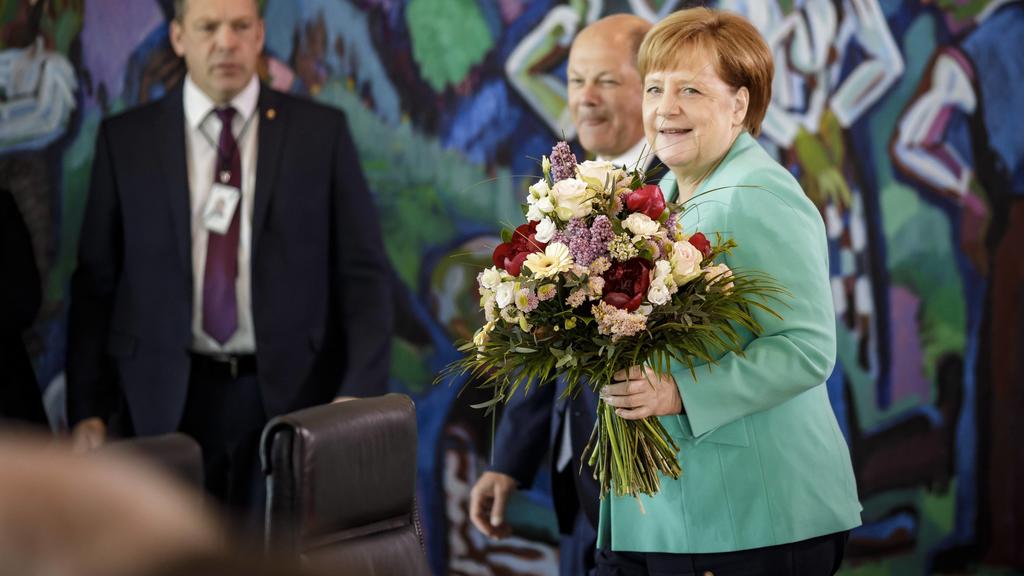 News Bilder des Tages Bundeskanzlerin Angela Merkel, CDU, und Bundesfinanzminister Olaf Scholz, SPD, vor der 50. Kabinettsitzung im Bundeskanzleramt in Berlin. 30.04.2019. Berlin Deutschland *** Federal Chancellor Angela Merkel CDU and Federal Finan
