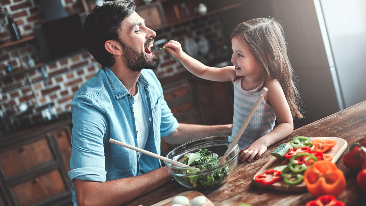 Wie man eine gesunde und ausgewogene Ernährung macht, um Gewicht zu verlieren