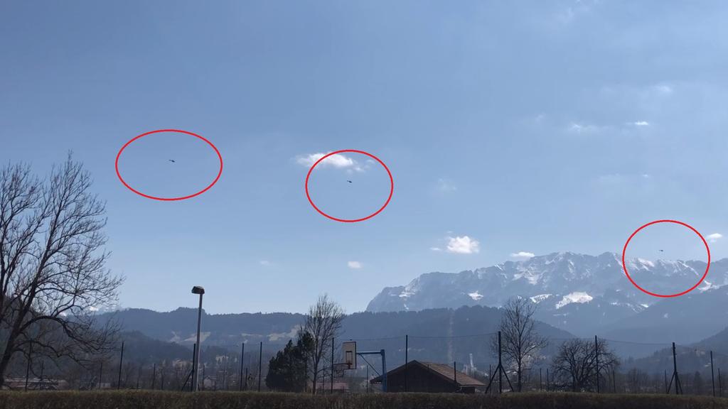 Unsere RTL-Reporterin entdeckte insgesamt 4 Helikopter am Himmel in Garmisch-Partenkirchen. Gehörten sie zum Thai-König?