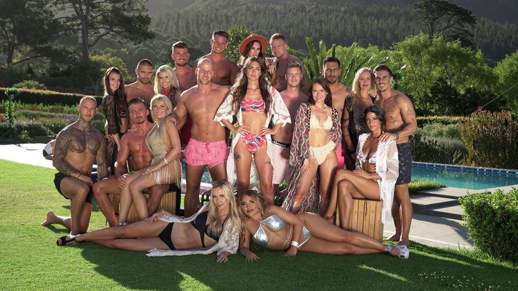 Hintere Reihe v.l.: Luisa, Aleks, Aline, Laurin, Dominic, Sabrina und Juliano. Mittlere Reihe v.l.: Elisha, Kevin, Melissa, Axel, Madleine, René, Michelle, Ferhat, Kathi, Ivana und Mo. Vorne v.l.: Nadine und Laura.Die Verwendung des sendungsbezogenen