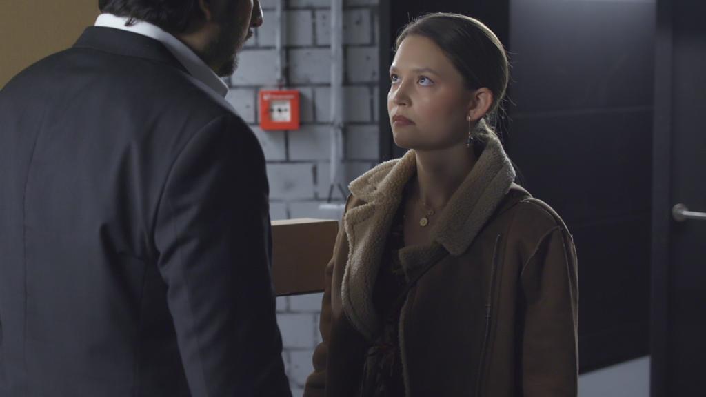 AWZ: Nathalie spricht mit Maximilian.