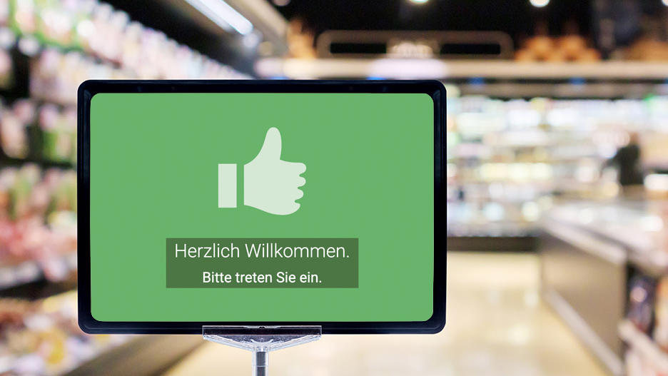 HANDOUT - 20.04.2020, Nordrhein-Westfalen, Düsseldorf: Eine digitaler Hinweis steht am Eingang einer Filiale des Disdcounters Aldi Süd. Alde Süd stattet rund die Hälfte seiner 1930 Filialen mit einem digitalen System zur Zutrittskontrolle aus. Dies m