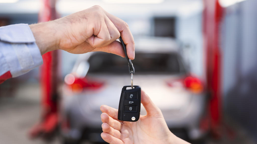 Deutschlandweit können systemrelevante Berufsgruppen sich gerade für einen Monat umsonst ein Auto mieten, um zur Arbeit zu kommen