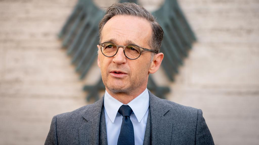 ARCHIV - 17.04.2020, Berlin: Bundesaußenminister Heiko Maas spricht während einer Pressekonferenz. Heiko Maas wirbt für Bedacht bei der Aufhebung der weltweiten Reisewarnungen. (zu dpa: «Maas gegen Schnellschüsse bei Aufhebung von Reisewarnungen») Fo