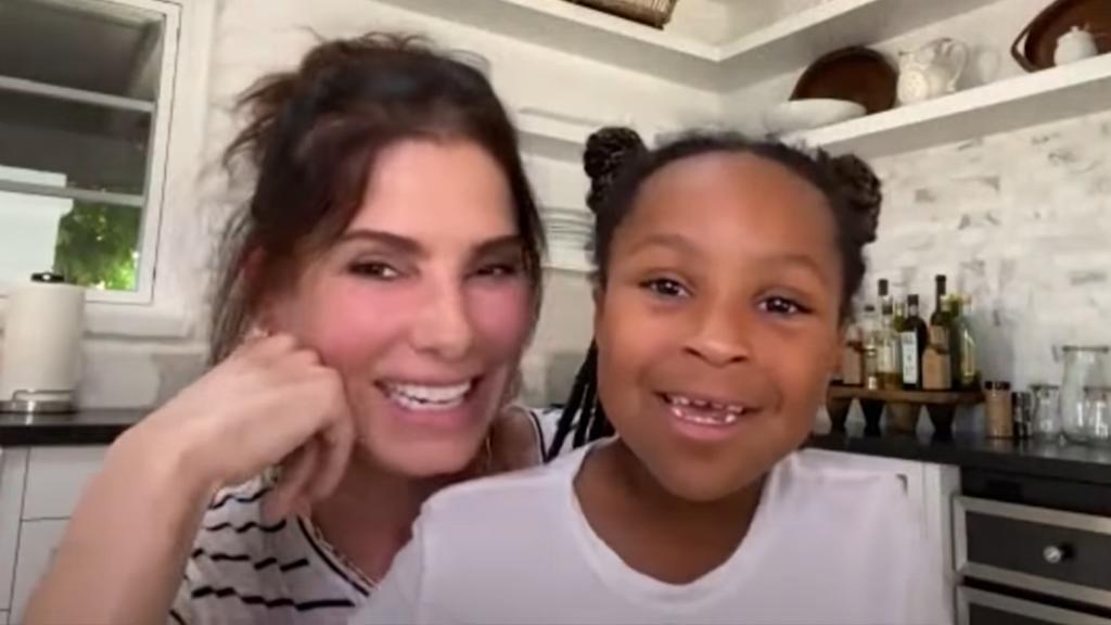 Sandra Bullock zeigt ihre „Superhelden“-Tochter Laila