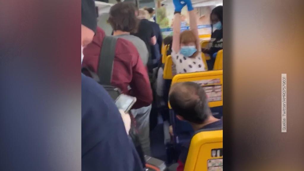 Szenen aus einem Ryanair-Flieger.