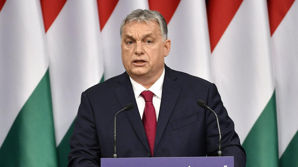 ARCHIV - 16.02.2020, Ungarn, Budapest: Viktor Orban, Ministerpräsident von Ungarn, hält seine jährliche Rede zur Lage der Nation im Konferenzsaal des Burggarten-Basars. Der Europäische Gerichtshof urteilt an diesem Donnerstag (9.30 Uhr) darüber, ob A