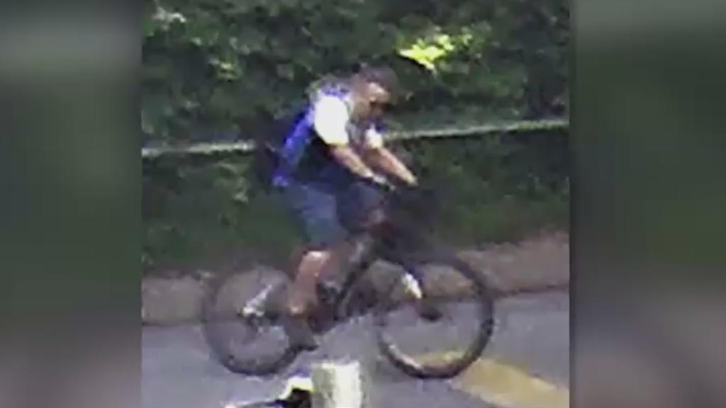 Mit diesem Foto sucht die Polizei nach dem geflüchteten Radfahrer.