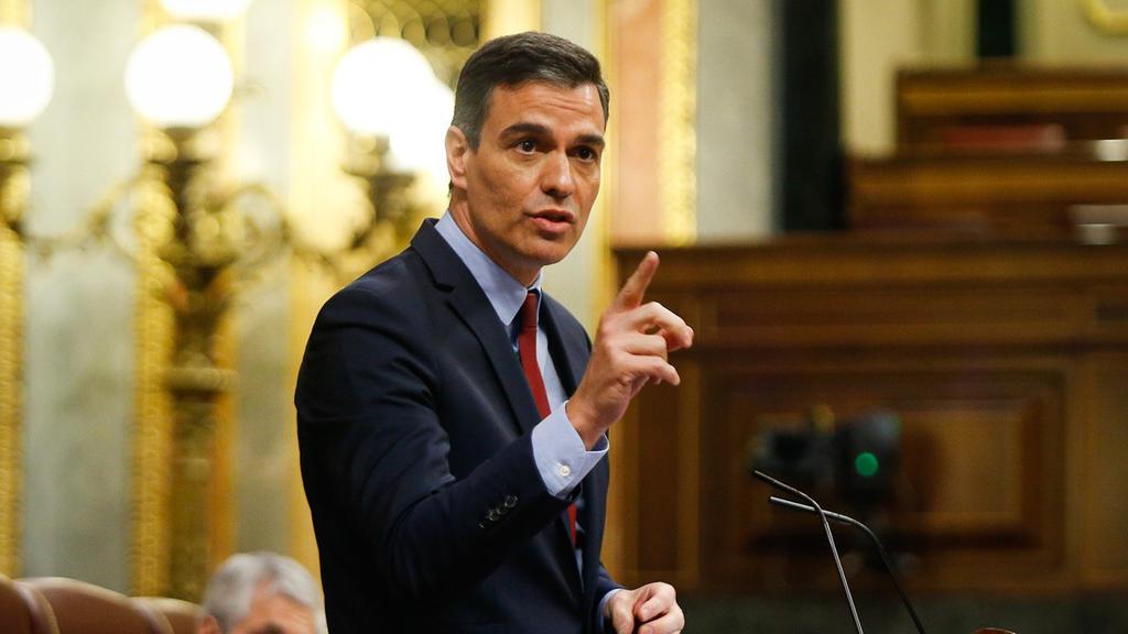 HANDOUT - 20.05.2020, Spanien, Madrid: Auf diesem von der sozialistischen Partei PSOE zur Verfügung gestellten Bild spricht Pedro Sanchez, Ministerpräsident von Spanien, spricht im Parlament. Trotz heftigen Widerstands der Opposition und zunehmender