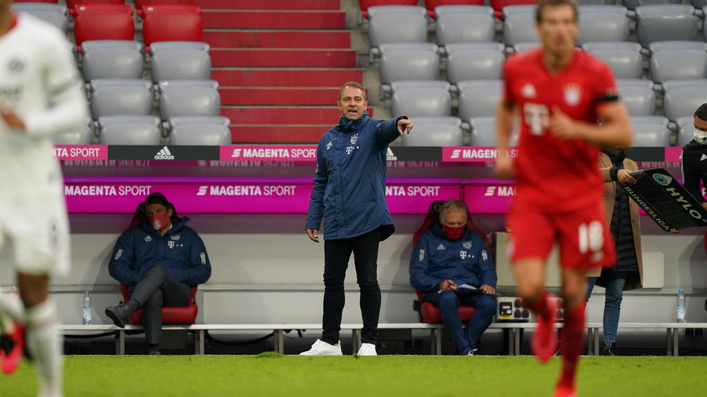 1.Bundesliga FC BAYERN MUENCHEN - EINTRACHT FRANKFURT Muenchen, Deutschland, 23. Mai 2020, Trainer Hansi FLICK FCB, team manager, coach, gibt Anweisungen beim Spiel 1.Bundesliga FC BAYERN MUENCHEN - EINTRACHT FRANKFURT in der Saison 2019/2020 am 27.