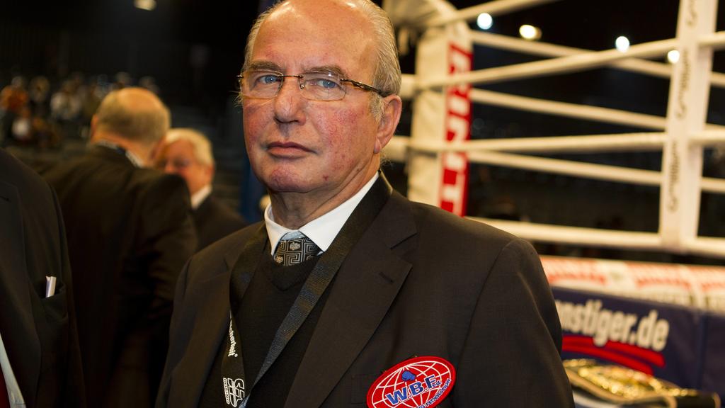 Bildnummer: 09394503 Datum: 14.01.2012 Copyright: imago/Moritz MüllerWBO European super middleweight title; Randgeschehen, Jean-Marcel Nartz; x1x xsk 2012 quer Boxen; Sauerland Event GmbH; WBO European super middleweight title Image number 09394503