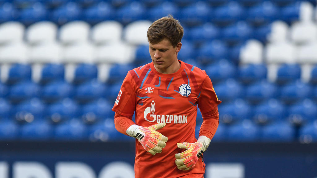 30.05.2020, Nordrhein-Westfalen, Gelsenkirchen: Fußball: Bundesliga, FC Schalke 04 - Werder Bremen, 29. Spieltag in der Veltins Arena. Torhüter Alexander Nübel von Schalke reagiert während des Spiels. WICHTIGER HINWEIS: Gemäß den Vorgaben der DFL Deu