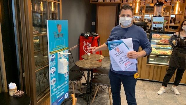 „Wir hatten davor mehr Freiheiten, jetzt müssen wir an die Hygiene denken, noch mehr als an den Service“, sagt Calik.