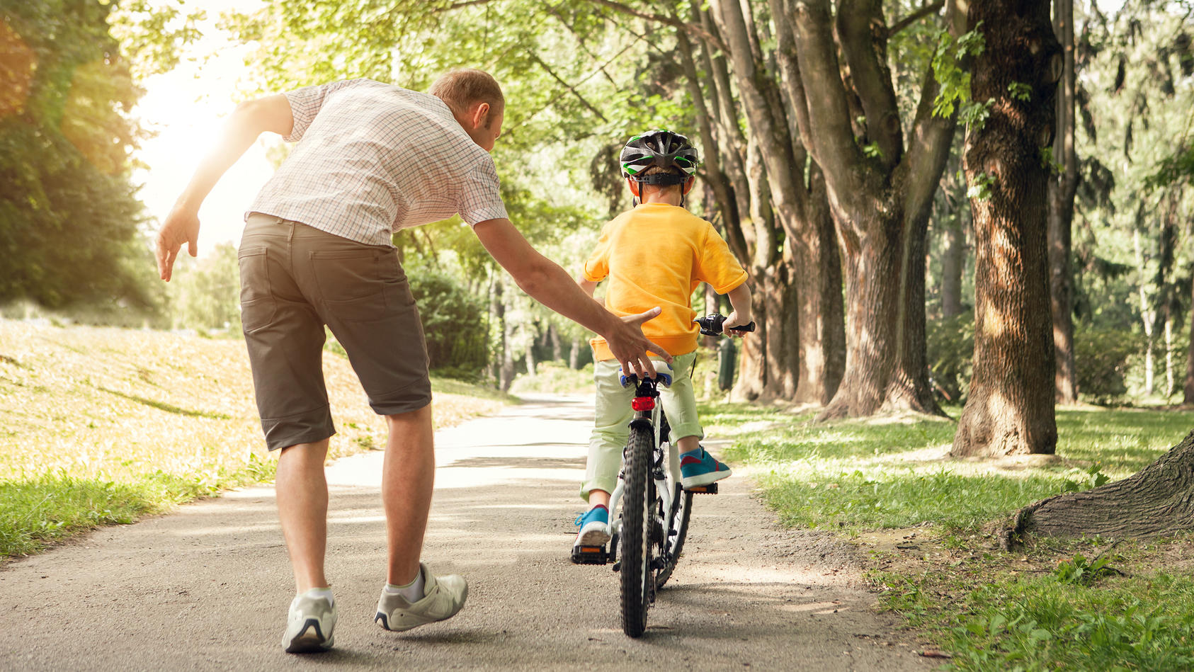 dürfen eltern auf fußgängerweg mit kind fahrrad fahren