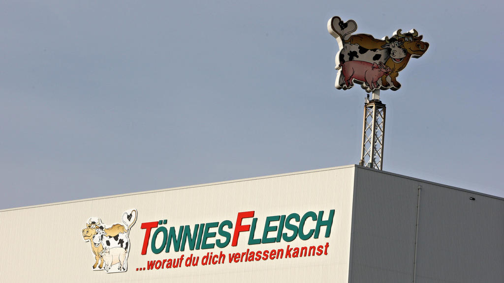 13.10.2018, Wurstfabrik B & C Tönnies GmbH & Co.KG, Firmengebäude in Rheda-Wiedenbrück 13.10.2018, B & C Tönnies GmbH 6 Co.KG, im Detail 13.10.2018, B & C Tönnies GmbH 6 Co.KG, im Detail *** 13 10 2018, Wurstfabrik B C Tönnies GmbH Co KG, company bu