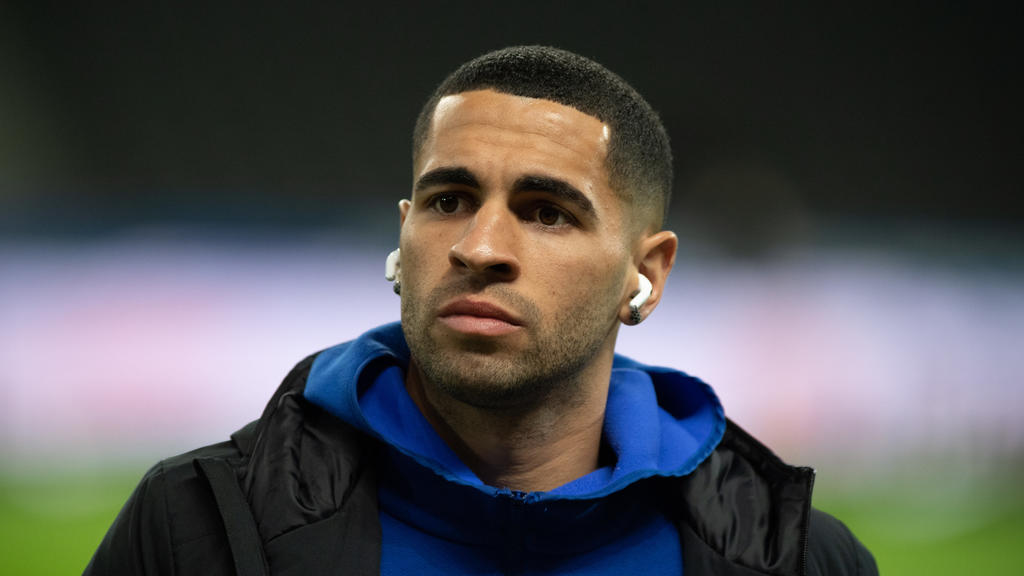 ARCHIV - 31.01.2020, Berlin: Fußball: Bundesliga, Hertha BSC - FC Schalke 04, 20. Spieltag im Olympiastadion. Omar Mascarell von Schalke vor dem Spiel. (zu dpa: «Schalke-Kapitän Mascarell unterzieht sich nun doch Adduktoren-OP») Foto: Soeren Stache/d