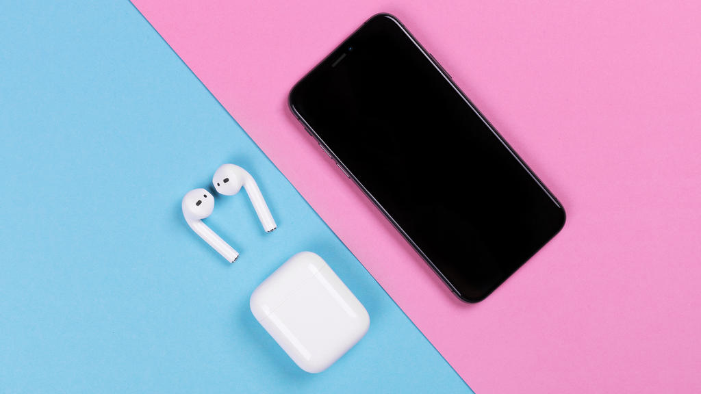 Apple iPhone und Airpods