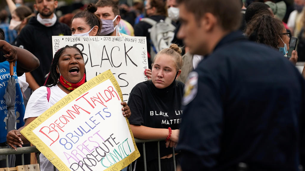 A woman screams at a police officer during a rally against the death of Breonna Taylor and other forms of racial injustices, in Louisville, Kentucky, U.S., June 27, 2020. REUTERS/Bryan Woolston