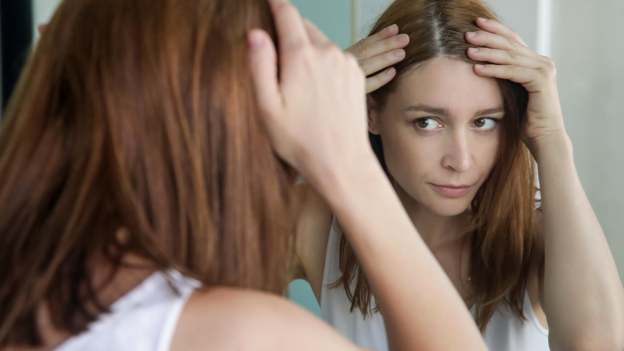 Männer schwarze haare graue strähnen