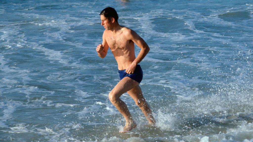 Prinz Charles macht als „Baywatch“-Nixe eine gute Figur.