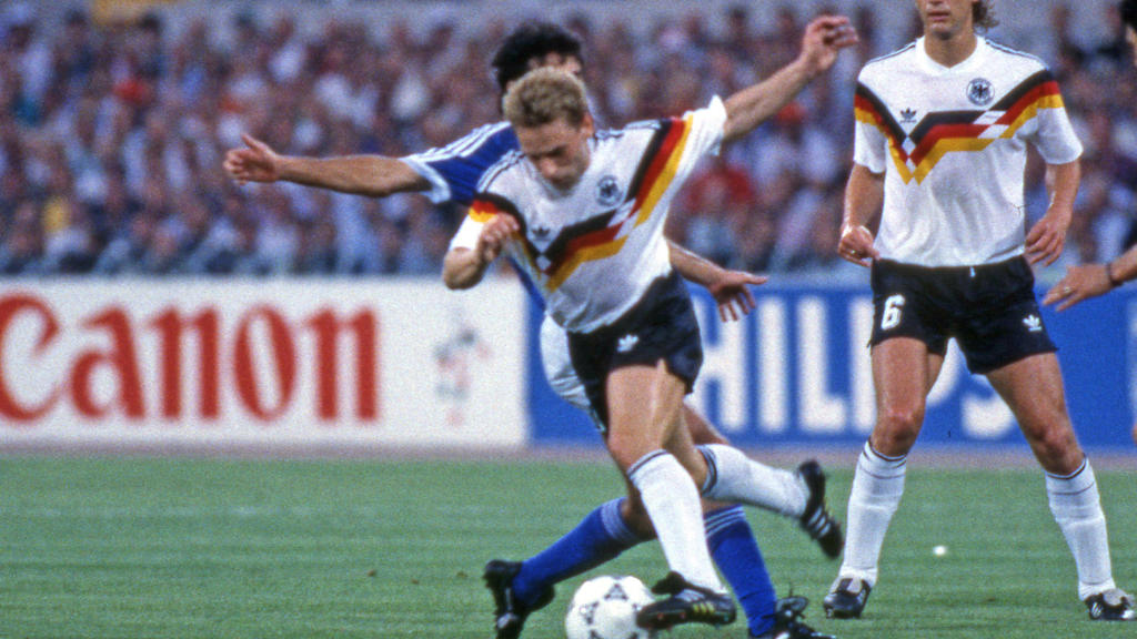 Deutschland - Argentinien Italien, Rom, 08.07.1990, Fussball, FIFA WM 1990 in Italien, Finale, DFB Deutschland - Argentinien 1:0: v.l. Thomas Häßler, Guido Buchwald beide Deutschland. *** Germany Argentina Italy, Rome, 08 07 1990, Football, FIFA Worl