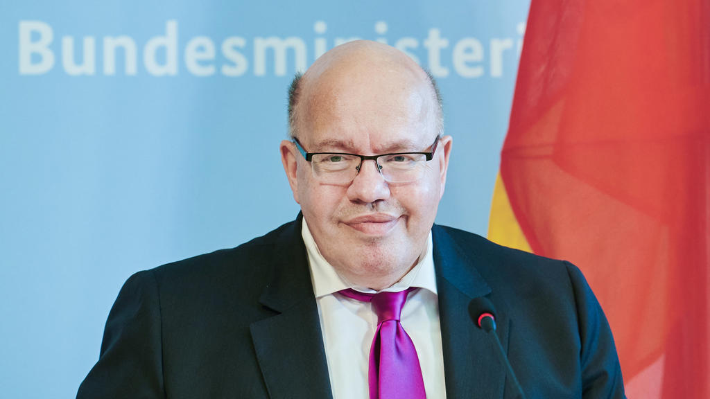 ARCHIV - 25.06.2020, Berlin: Peter Altmaier (CDU), Bundesminister für Wirtschaft und Energie, gibt ein Statement zur Außerordentlichen Lufthansa-Hauptversammlung. Altmaier hat sich in der Corona-Krise sportlich betätigt - und sieht nun erste Erfolge.