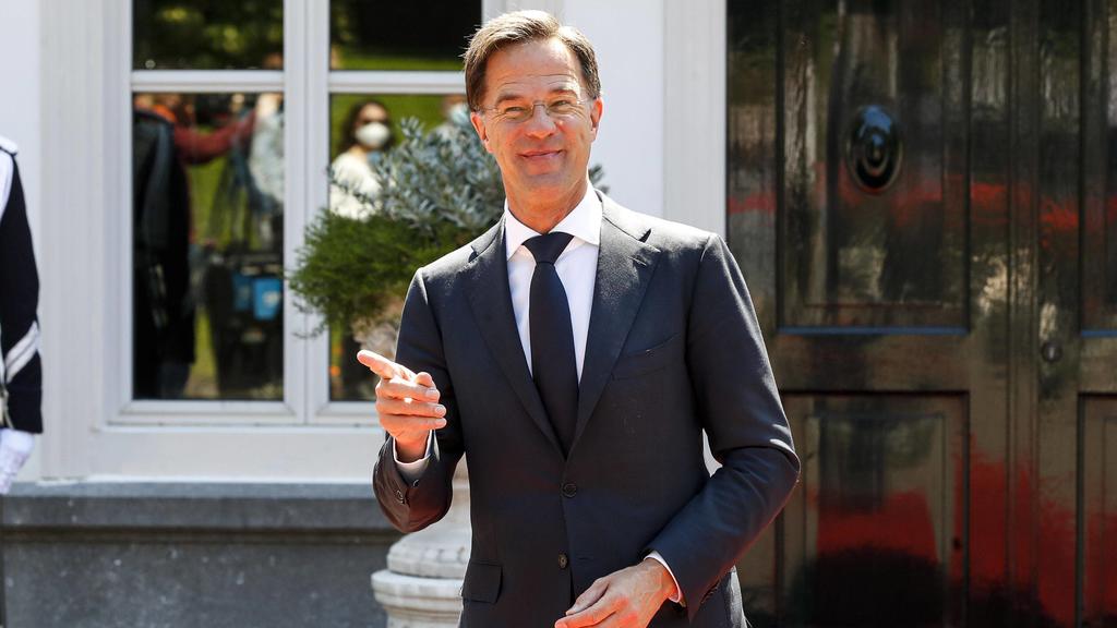 DEN HAAG , 13-07-2020 , Catshuis , Prime Minister Mark Rutte receives Spanish Prime Minister Pedro Sanchez for a working lunch at the Catshuis. This in the run-up to the extra European Council and the recent proposal for a European recovery fund. Spa