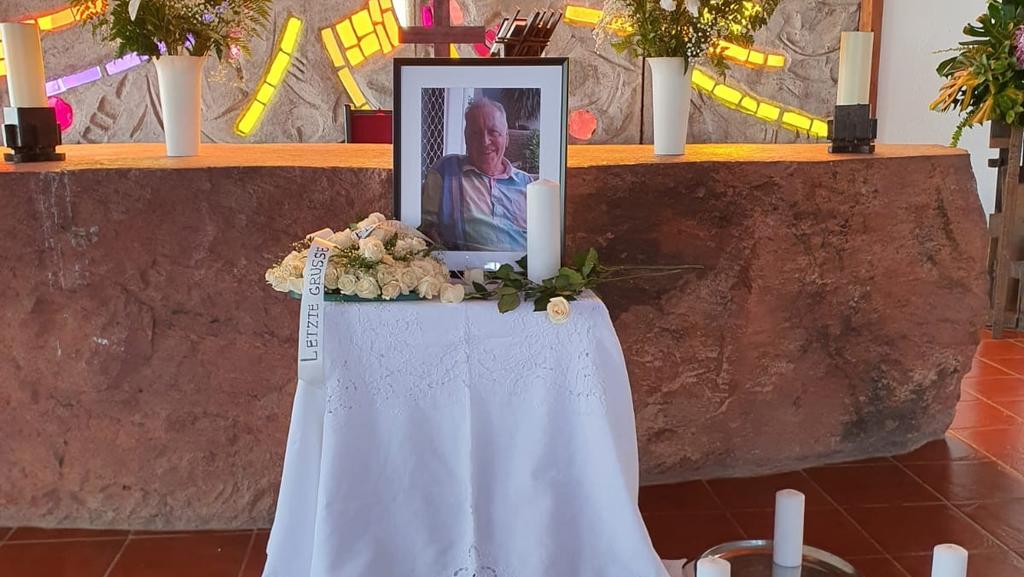 Abschiedsfeier im Gedenken an Werner Böhm (kleines Foto).