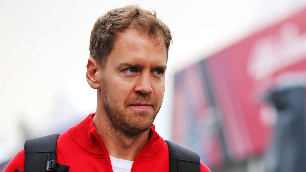 ARCHIV - 24.10.2019, Mexiko, Mexiko-Stadt: Motorsport: Formel-1-Weltmeisterschaft, Grand Prix von Mexiko, 1. Freies Training auf der Rennstrecke Autodromo Hermanos Rodriguez. Sebastian Vettel aus Deutschland vom Team Scuderia Ferrari kommt zum Traini