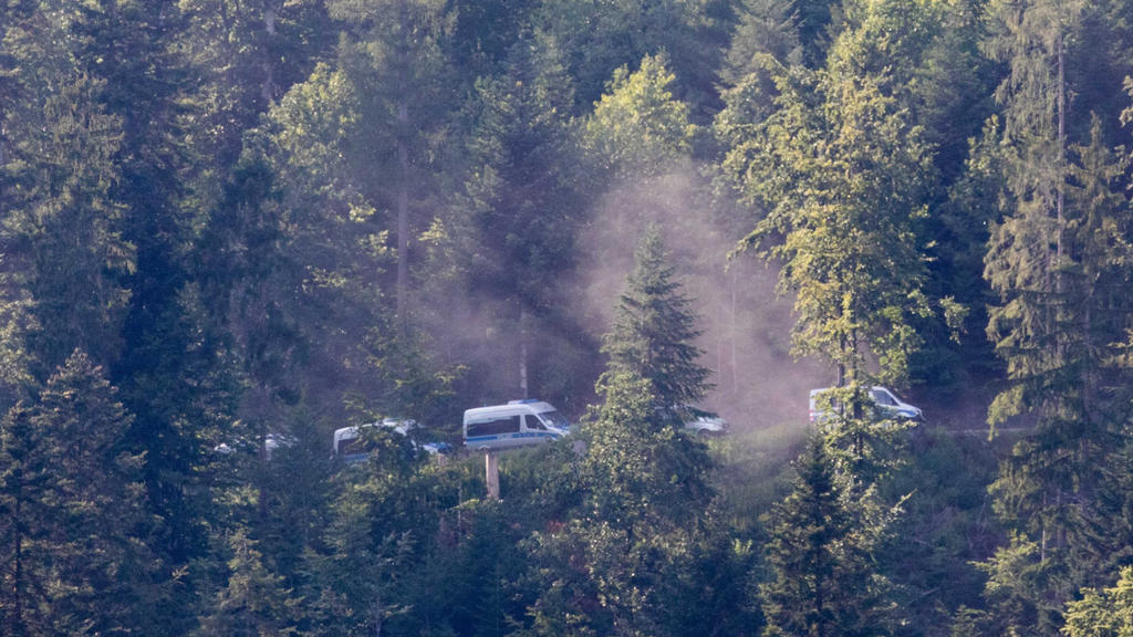 Mit einem Großaufgebot sucht die Polizei seit Sonntag in den dichten Wäldern rund um Oppenau nach Yves Rausch.