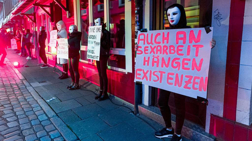 "Auch an Sexarbeit hängen Existenzen!"