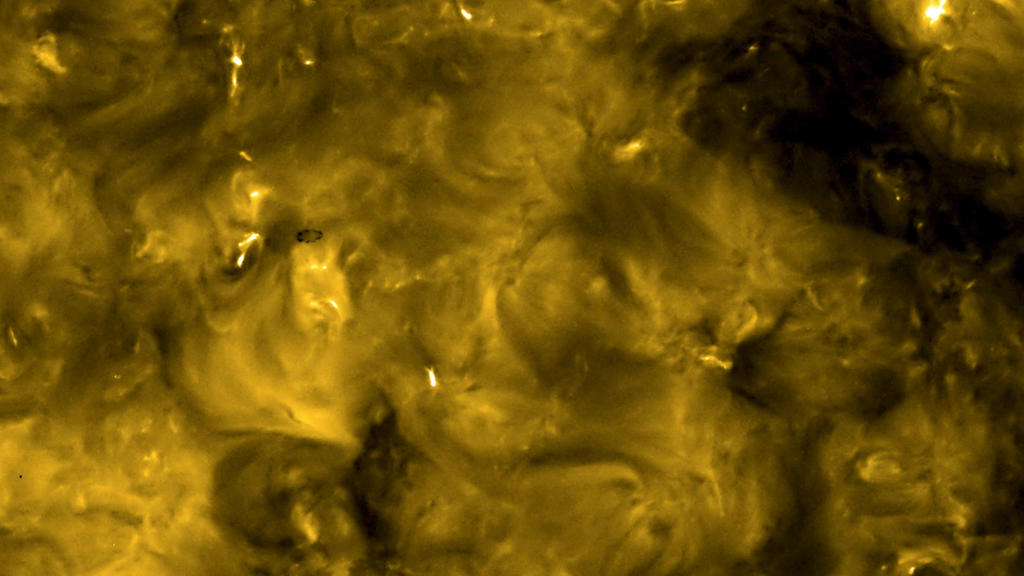 Diese Bild nannten die Forscher "Lagerfeuer". Es zeigt eine Aufnahme der Sonne mit hohem ultraviolettem Licht.