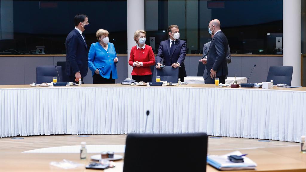 News Bilder des Tages Brüssel, EU-Sondergipfel 200718 -- BRUSSELS, July 18, 2020 Xinhua -- Dutch Prime Minister Mark Rutte, German Chancellor Angela Merkel, European Commission President Ursula von der Leyen, French President Emmanuel Macron and Pre