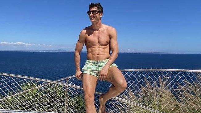 Robert Lewandowski hat offenbar auch im Urlaub ordentlich trainiert.