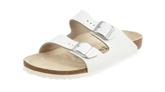Weiße Sandalen von Birkenstock.