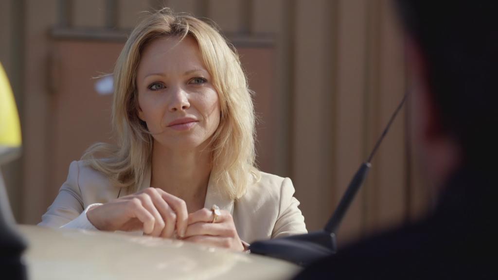 AWZ: Lena verabschiedet sich von Marian.