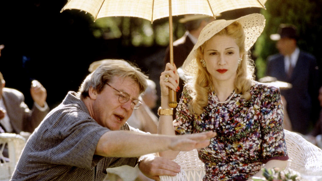 Alan Parker & Madonna am Filmset von "Evita" 1996)