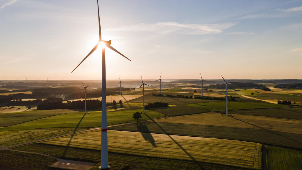Sonne und Wind erzeugen billigen Strom, aber die Stromrechnung wird höher. Warum ist das so?