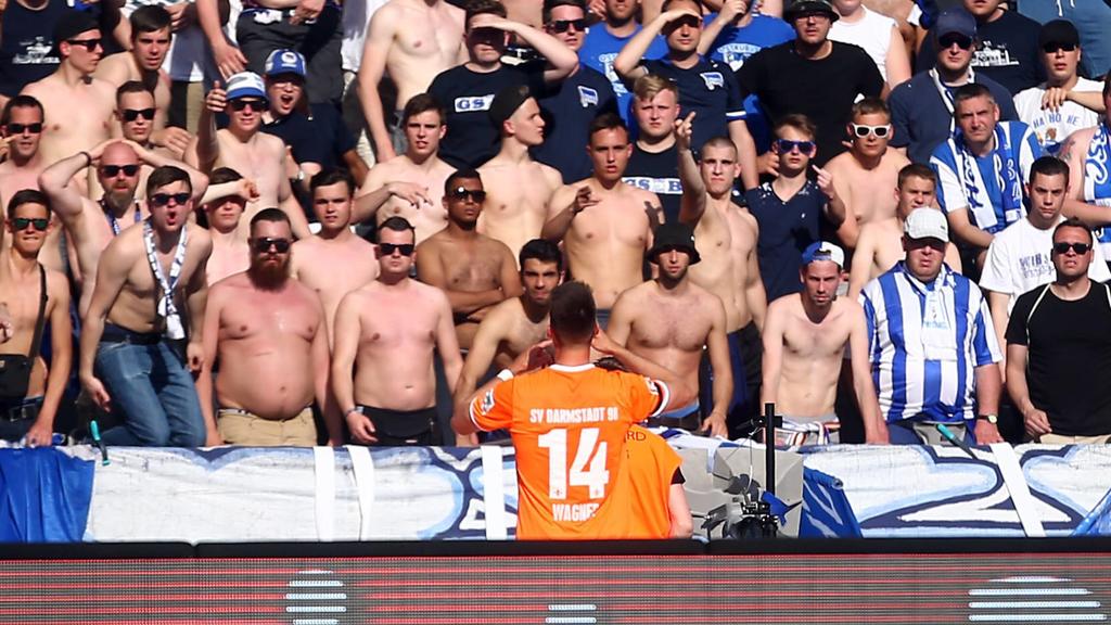 Themen der Woche - SPORT Bilder des Tages SPORT Sandro Wagner Darmstadt, jubelt nach seinem Tor zum 1:2, links Fabian Holland Darmstadt, Hertha BSC Berlin - SV Darmstadt 98 1. Bundesliga 2015/2016, 1. BL, 1. Bundesliga, Rückrunde, Rueckrunde, DFL, F