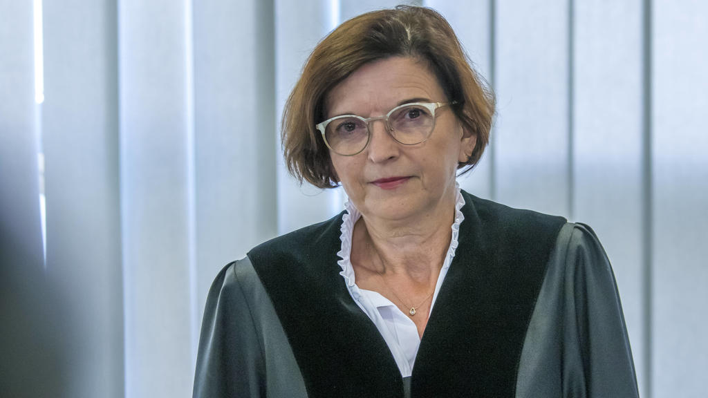 News Bilder des Tages 3. Prozesstag am Landgericht Magdeburg gegen Stephan Balliett den mutmaßlichen Attentäter von Halle Saale, Stephan Balliet. Verantwortlich ist der 1. Strafsenat des Oberlandesgericht Naumburg - sog. Staatsschutzsenat. Hier die r