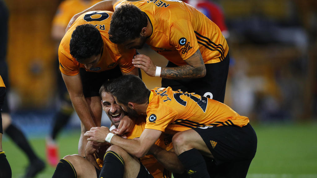 2019 / 2020 Premier League - Wolverhampton Wanderers vs Crystal Palace Jonny Otto of Wolverhampton Wanderers celebrates at Molyneux. PUBLICATIONxNOTxINxUK 7581