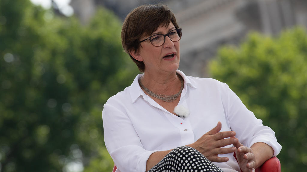 09.08.2020, Berlin: Die SPD-Bundesvorsitzende Saskia Esken äußert sich im ARD-Sommerinterview zur aktuellen Lage ihrer Partei und anderen politischen Themen. Foto: Paul Zinken/dpa-Zentralbild/dpa +++ dpa-Bildfunk +++