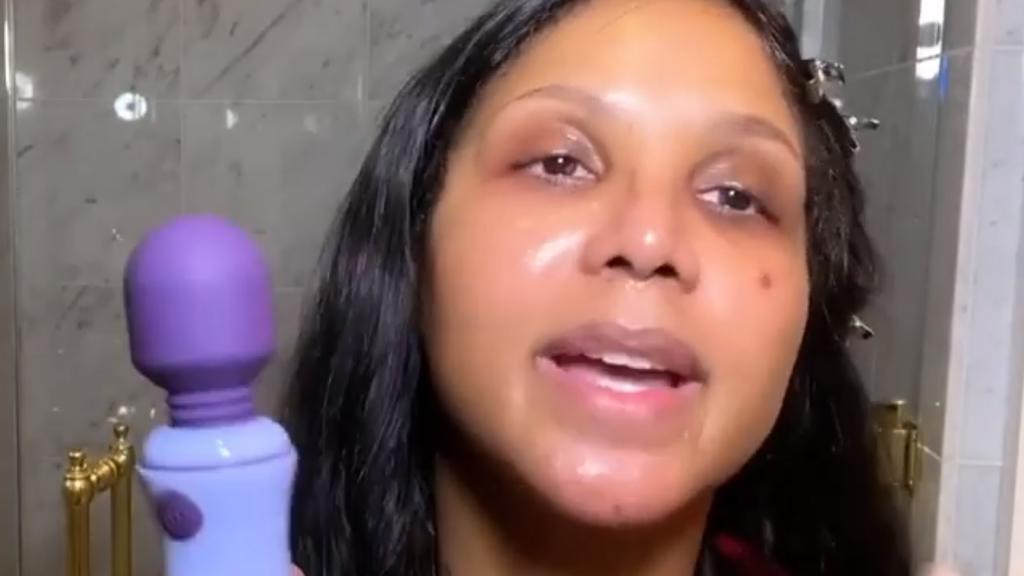 Toni Braxton benutzt für ihre Hautreinigung und zur Entspannung einen Vibrator.