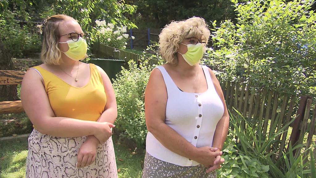Jana Weller und ihre Tochter: Nach dem Kroatien-Urlaub habe sie sich testen lassen - noch immer gibt es kein Ergebnis.