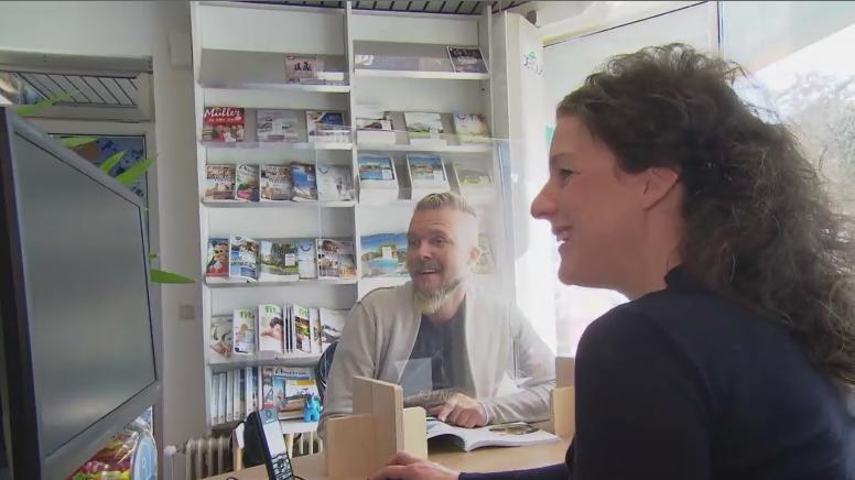 Sebastian Goßmann-Jonigkeit im Reisebüro